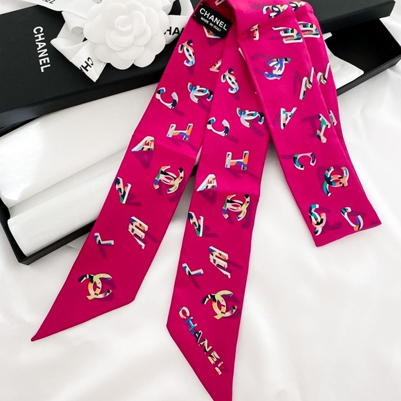 BRAND NEW Chanel Bandeau Scarf, 21K - Picture 1 of 15